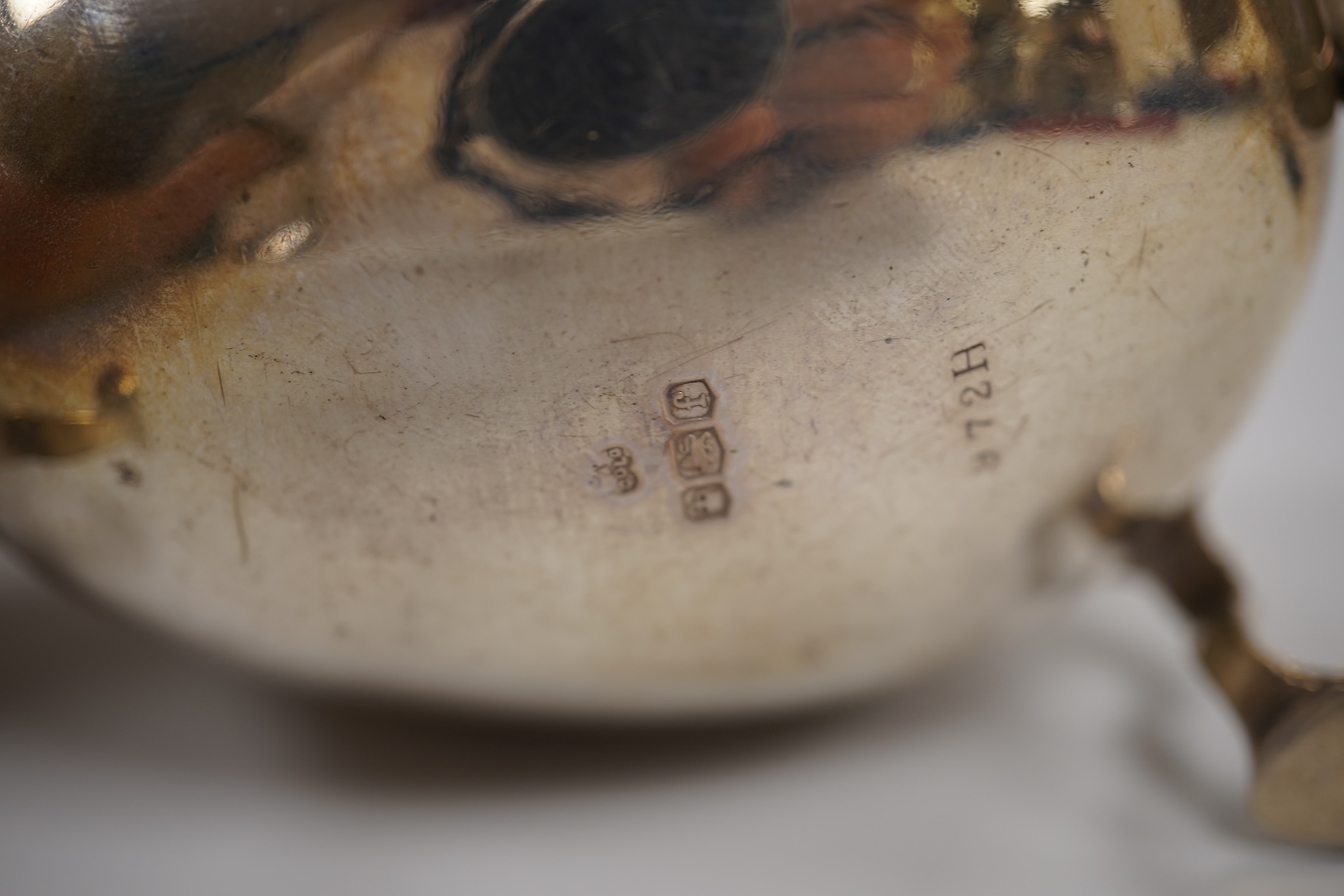 A pair of George V silver sauce boats, with flying scroll handles and pair of matching sauce ladles, Martin, Hall & Co, Sheffield, 1922/3, 10.1oz.
